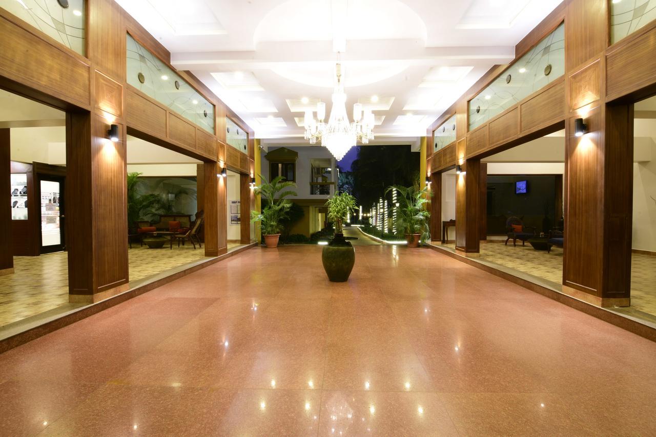 Crystal By Morpho, Goa Villagio Resort Betalbatim Bagian luar foto